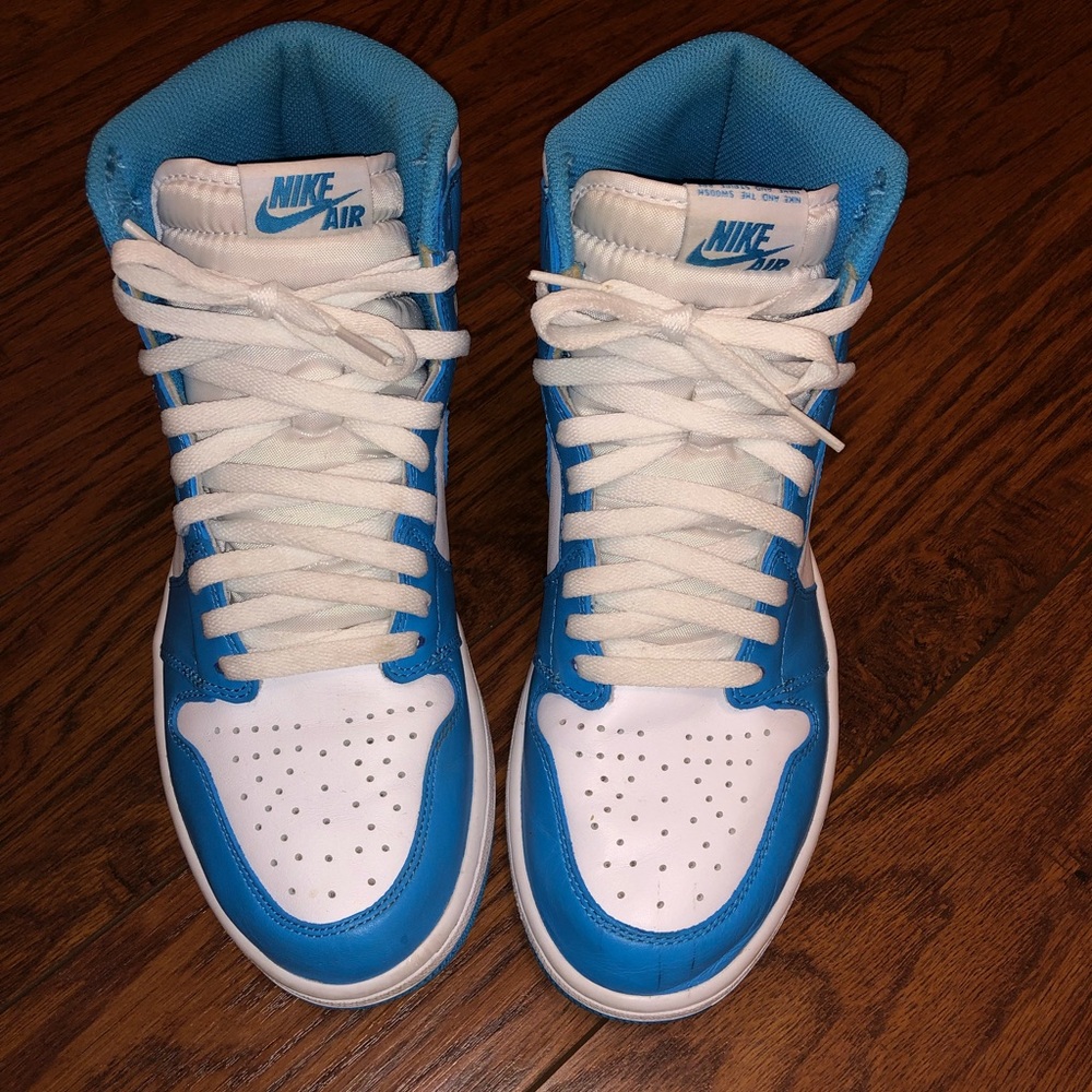 Air Jordan 1 UNC